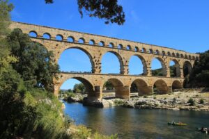 Urlaub in Frankreich: Aquädukt Pont du Gard in Südfrabkreich